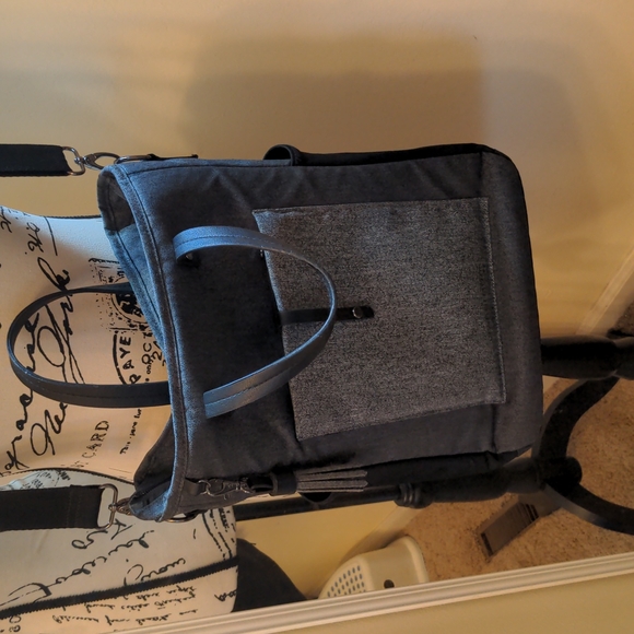 Like new Sherpani Sojourn tote